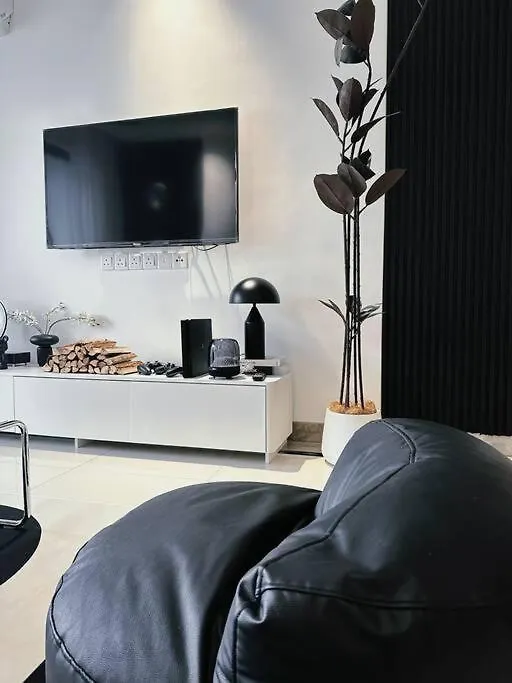 Rnf 2Bedroom Ps4 And Freenetflix Johor Bahru Apartment